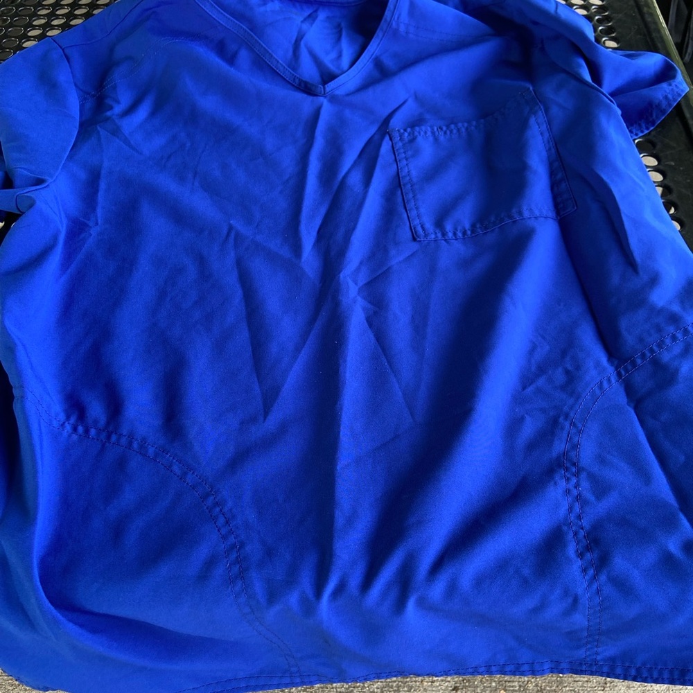 L GAB scrub top